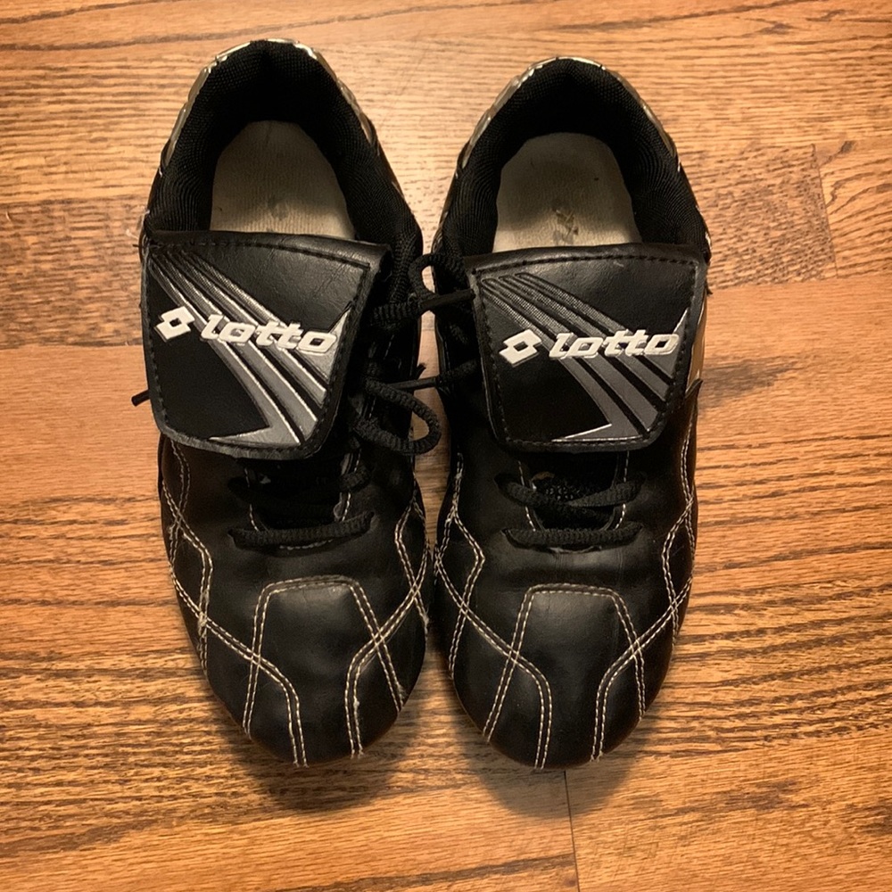 Lotto size 3 youth soccer cleats
